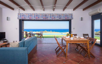 Cristelia Luxury Sea Front & Pool Vila
