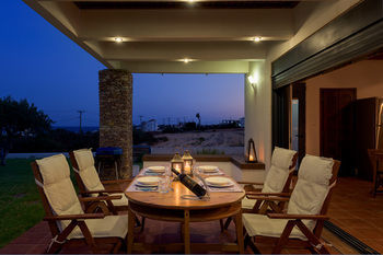 Cristelia Luxury Sea Front & Pool Vila Lakhania