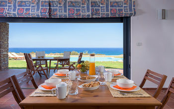 Cristelia Luxury Sea Front & Pool * Lakhania
