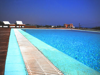 Cristelia Luxury Sea Front & Pool Vila *