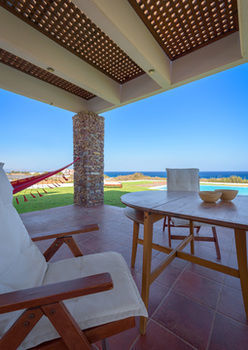 Cristelia Luxury Sea Front & Pool Vila *