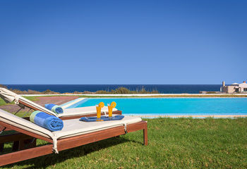 Cristelia Luxury Sea Front & Pool *